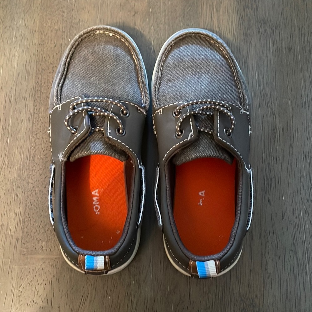 Sonoma boys dress shoes in gray. Great condition worn only a handful of times!